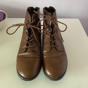 Brown winter boots